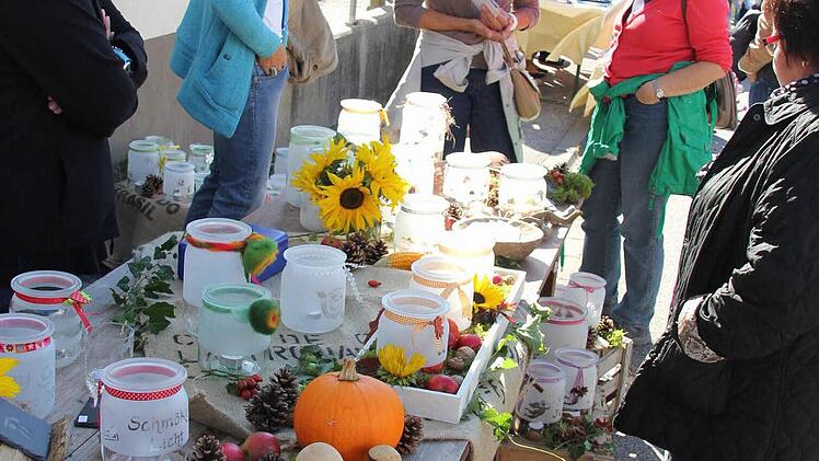 Beim Markt am Sonntag waren viele Bastelarbeiten erhältlich.