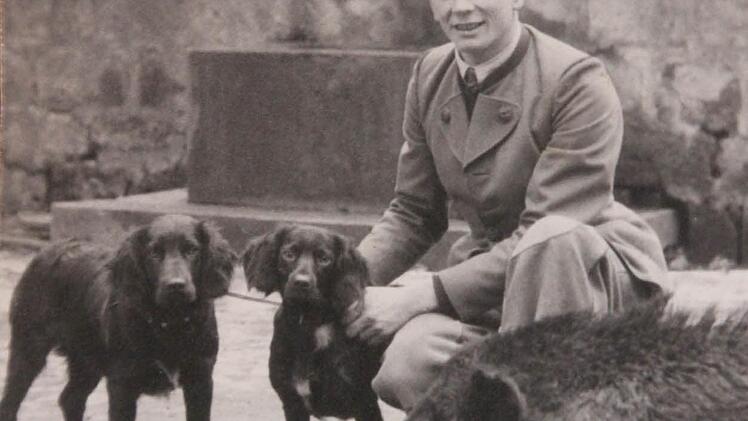 Fürst Siegfried Mitte der 50er Jahre im unterfränkischen Schloss Rüdenhausen.