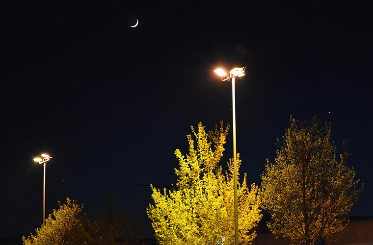 zu viel licht erhellt die nacht