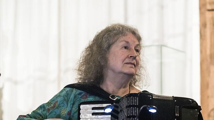 "Zum Sterben schön": Impressionen von einem Abend mit Kunst und Musik in der Großen Hofstube der Veste CoburgFoto: Jochen Berger