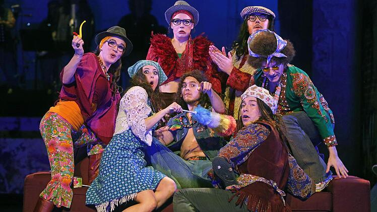 Die Neuinszenierung von Galt MacDermots Kult-Musical "Hair" war der Quoten-Hit im Landestheater und verbuchte 101,6 Prozent Platzauslastung.Foto: Henning Rosenbusch