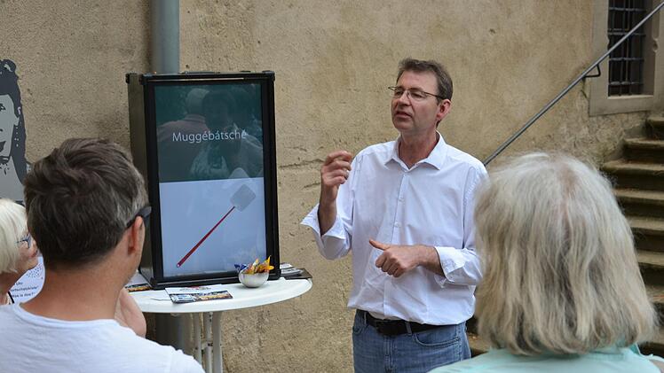 In die Geheimnisse des Unterfränkischen Dialekts weihte Benedikt Feser vom Verein zur Bewahrung des unterfränkischen Dialekts e. V. die Besucher ein. Björn Hein