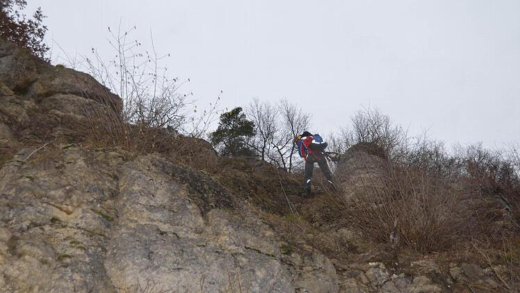 Die Bergwacht schlug im Auftrag des Landschaftspflegeverbandes die Büsche ab.