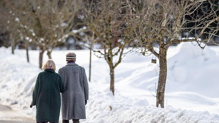 Studie zu Gl&uuml;ck und Beziehungen im Alter