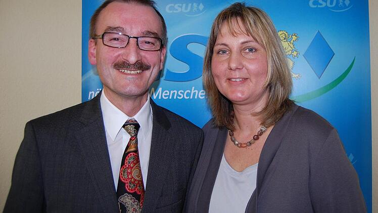 Beteuerten am Dienstag noch einmal, dass sie eng und vertrauensvoll zusammenarbeiten möchten: CSU-Kreisvorsitzende Birgit Weber und CSU-Fraktionsvorsitzender Hans-Herbert Hartan. Foto: Oliver Schmidt