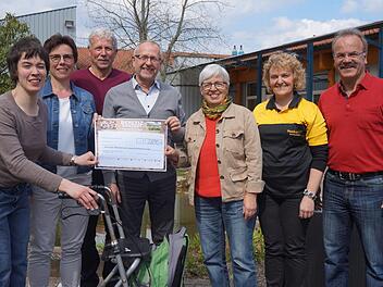 Das Benefizkonzert der Postkapelle und der Rucksackmusikanten zugunsten der Lebenshilfe Bad Kissingen und Nüdlingen brachte 3800 Euro ein. Foto: Marcus Leitner
