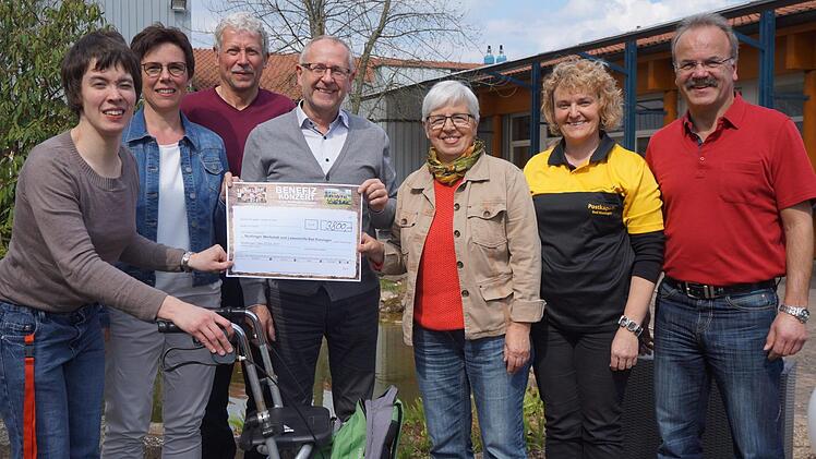 Das Benefizkonzert der Postkapelle und der Rucksackmusikanten zugunsten der Lebenshilfe Bad Kissingen und Nüdlingen brachte 3800 Euro ein. Foto: Marcus Leitner