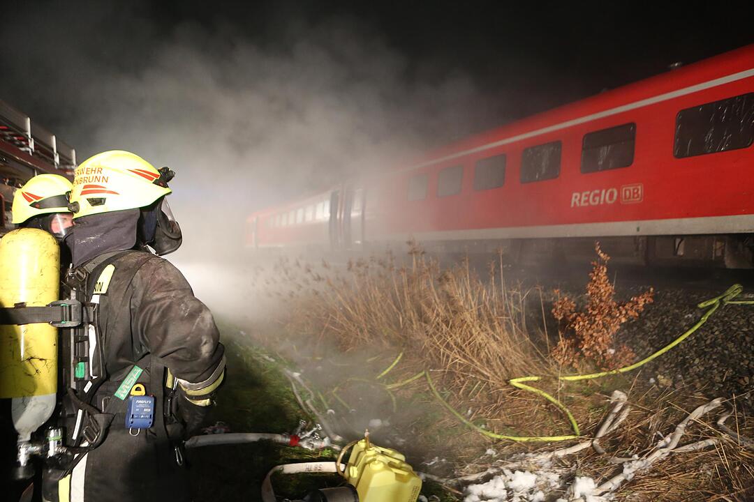 Personenzug rast in US-Militär-Schwertransporter