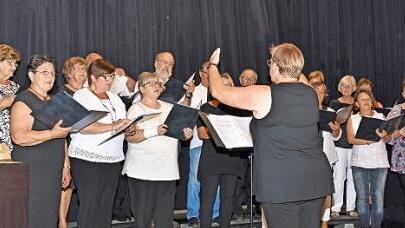 Der gemischte Chor des gastgebenden Gesangvereins aus Wonfurt