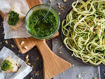 Baerlauch-Mandel-Pesto.jpg