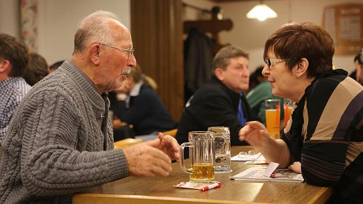 Leonhard Fischer im Gespräch mit Helga Vasold.