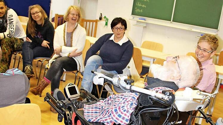 Wenn Hartmut Reder erzählt, wird sein Name Programm und er zieht die Zuhörer schnell in seinen Bann. Foto: Christiane Lehmann