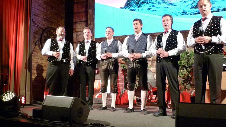 "La monda nara", die Ladiner und das Kastelruther Männerquartett ließen die Herzen mit diesem weltbekannten Lied und Ohrwurm höher schlagen.