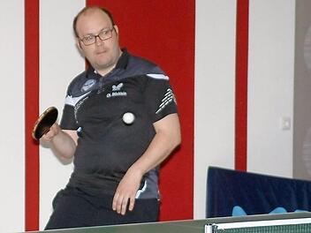 Christian Stöcklein vom DJK/SV Neufang blieb beim Bezirksliga-Spiel in Hummendorf in seinen zwei Einzeln und im Doppel mit Manuel Gebhardt ungeschlagen.  Foto: Hans Franz