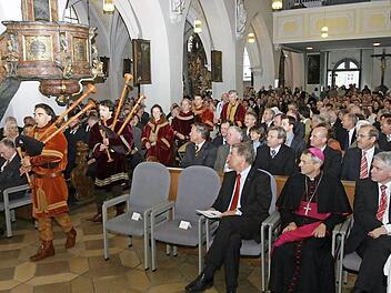 Mit der mittelalterlichen Musik von der Capella Antiqua Bambergensis umrahmt wurde die feierliche Eröffnung der Landesausstellung in der St.-Martinskirche in Forchheim.  Fotos: Barbara Herbst
