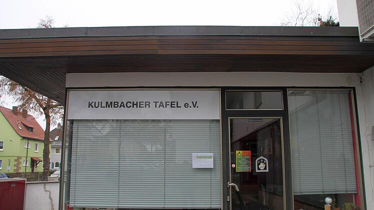 Die Räume der Tafel in der Blaich sind dunkel. Ein Zettel verweist auf den nächsten Öffnungstag: 10. Januar. So lange will mancher auf Kartoffel & Co. aber nicht warten. Fotos: Nützel/dpa