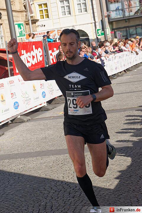 Weltkulturerbelauf 2017 in Bamberg: Der Zieleinlauf am Maxplatz
