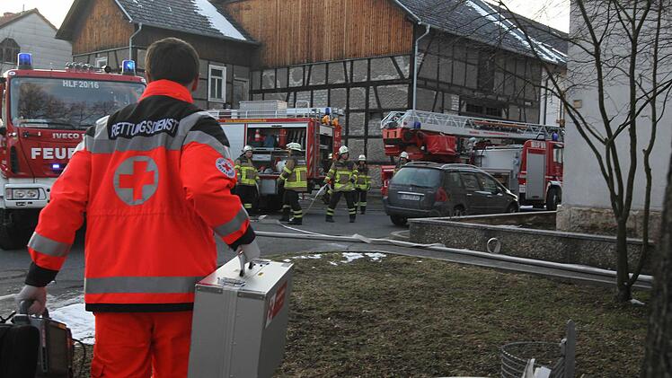 Der Rettungsdienst packt seine Koffer. Niemand wurde verletzt.