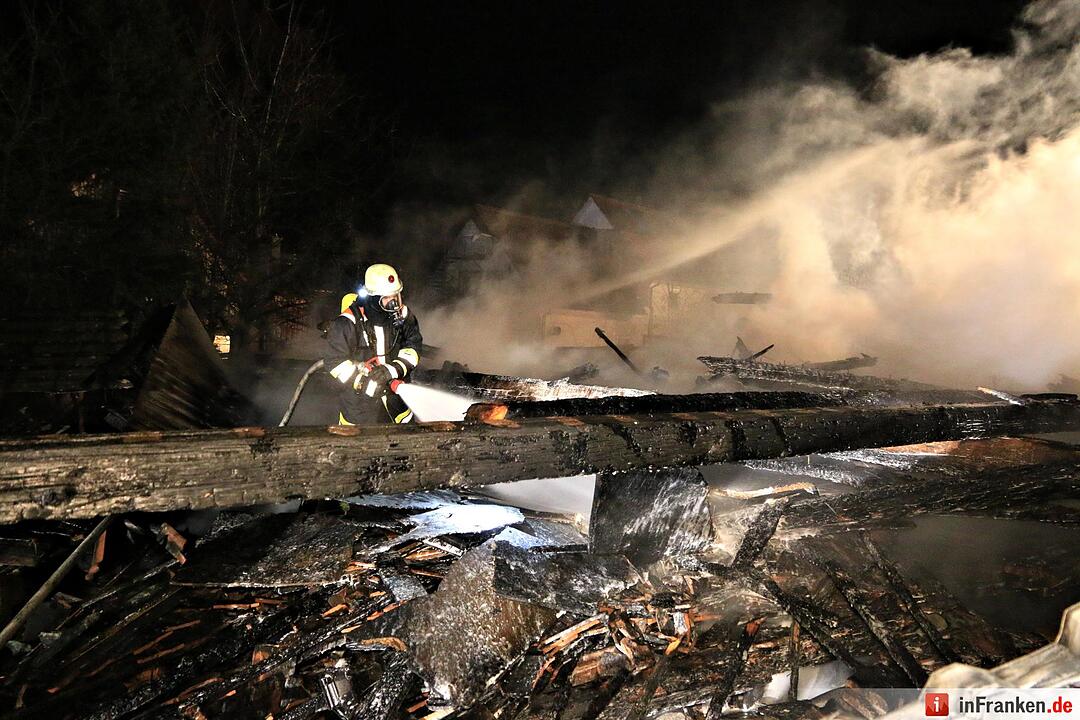 Großeinsatz: Scheunenbrand in Seigendorf