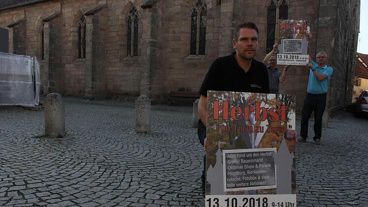 Stefan Müller (v.l.), Walter Dietz und Thomas Kotzer weisen auf den nächsten Event der Förder- und Werbegemeinschaft hin.  Fotos: mb