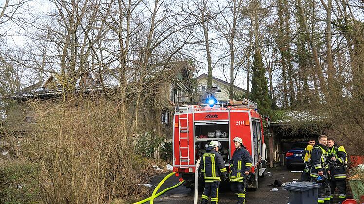 In einem Einfamilienhaus in Bischberg brach am Freitagnachmittag ein Feuer aus. Foto: News5/Merzbach