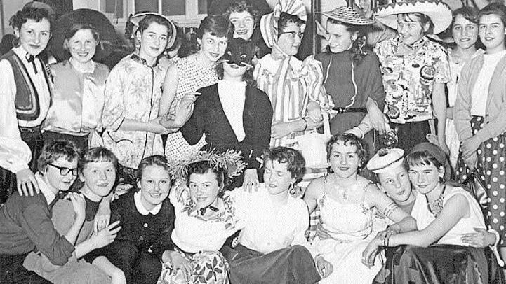 Beliebt waren die Faschings- und die Theaterveranstaltungen bei den Englischen Fräulein.