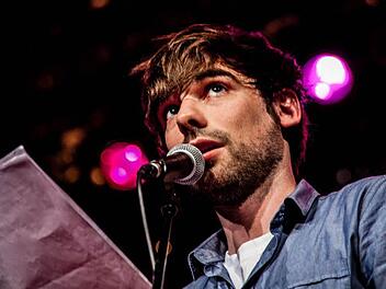 Sebastian Lehmann, der in Bamberg schon als Poetry-Slammer punktete, stellt am 20. Januar im Morphclub seinen Debüt-Roman vor.  Foto: Hendrik Schneller