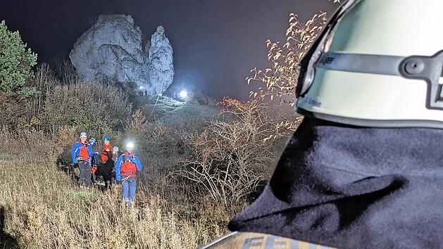 Während die Bergwacht die Rettung im steilen Gelände durchführte, sorgte die Feuerwehr mit unterschiedlichen Geräten für ausreichend Licht.