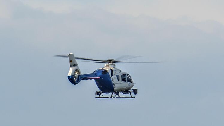 Per Hubschrauber suchte die Polizei im Raum Kulmbach nach einem vermissten Mädchen.