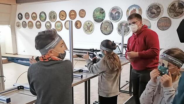 Der Schützenverein Grub am Forst gewährte den Jungen und Mädchen einen umfassenden Einblick in den Schießsport.