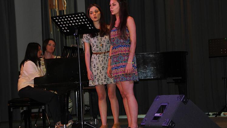 Tabea Grosser und Lena Grell wurden von Svetlana Koch am Flügel begleitet.