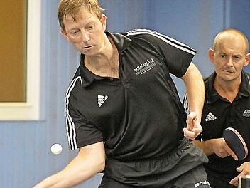 Mit Schnitt: Die Ergebnisse von Wolfgang Frank (links) und Doppel-Partner Stefan Müller konnten sich bislang sehen lassen. Erst zwei Niederlagen kassierte das derzeitige Höchstadter Spitzendoppel.  Foto: picturedreams