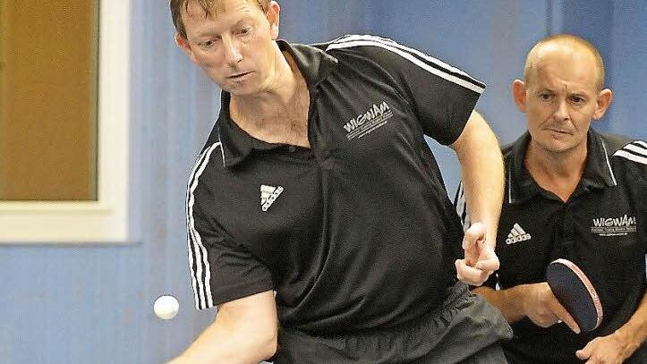 Mit Schnitt: Die Ergebnisse von Wolfgang Frank (links) und Doppel-Partner Stefan Müller konnten sich bislang sehen lassen. Erst zwei Niederlagen kassierte das derzeitige Höchstadter Spitzendoppel.  Foto: picturedreams