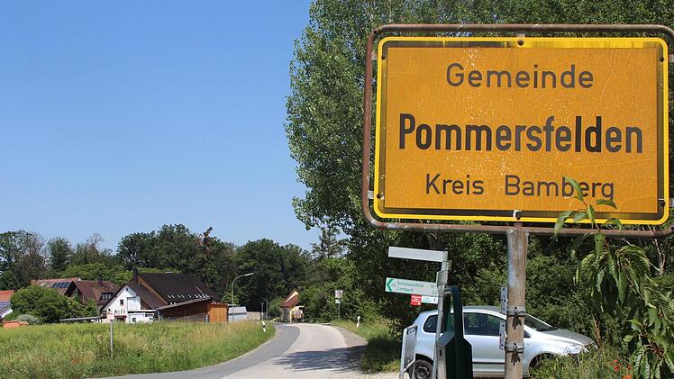 In Pommersfelden regt sich wieder Protest gegen den Bebauungsplan zur Erweiterung der Bäckerei Burkard. Foto: Franziska Rieger (Archiv)