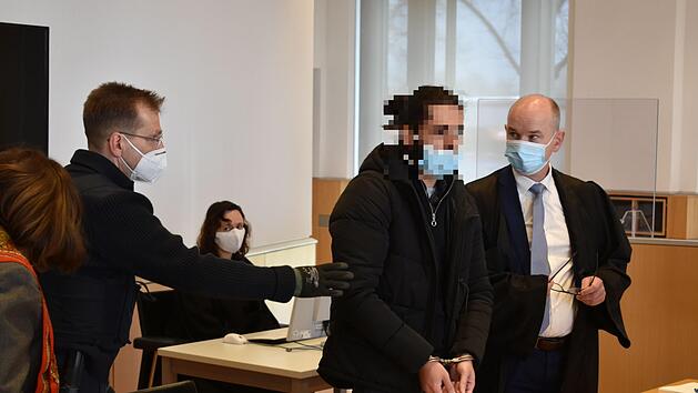 Der 31-j&auml;hrige Angeklagte im Prozess um einen mutma&szlig;lichen Mord an einer Fuldaer &Auml;rztin will aussagen. Foto: Jessica Vey/KN
