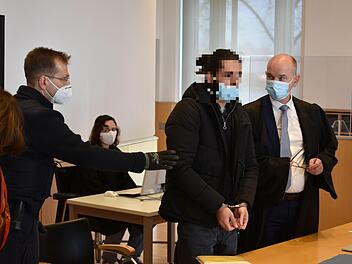 Der 31-jährige Angeklagte im Prozess um einen mutmaßlichen Mord an einer Fuldaer Ärztin will aussagen. Foto: Jessica Vey/KN