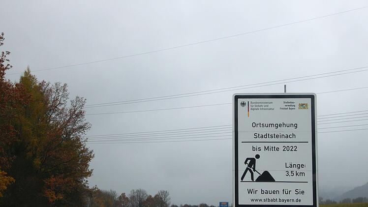 Auf der Umgehung Stadtsteinach laufen die Restarbeiten. Bald wird die Strecke für den Verkehr freigegeben. Foto: Jürgen Gärtner