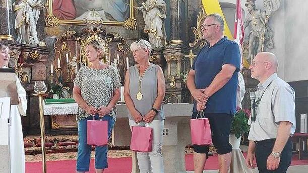 Wortgottesdienstleiterin Angela Höger, Gisela Wohlhöfner, Renate Brütting, Matthias Roppelt und Wallfahrtsführer Michael Dauer.