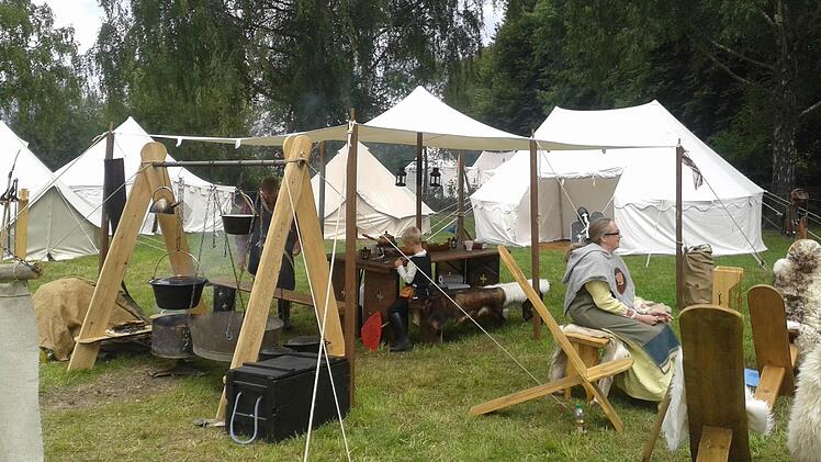 Leben wie die Ahnen im Mittelalter - ein ganz besonderes Spektakel.  Fotos: privat