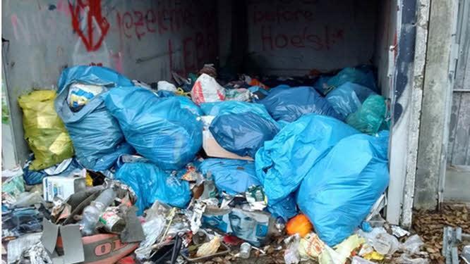 Nicht selten stapelten sich die Säcke, wenn der Fischereiverein wieder einmal aufräumen musste. Foto: Fischereiverein