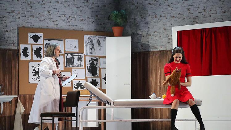 Szene aus Leos Janáceks Oper "Das schlaue Füchslein" am Landestheater Coburg. Foto: Henning Rosenbusch