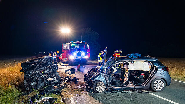 Fahrerin verliert Kontrolle &uuml;ber Fahrzeug und kollidiert mit Mercedes Fahrer -  Schaden wird auf 40.000 &euro; gesch&auml;tzt