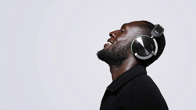 OnTrac Kopfhörer: Musiker Stormzy ist neuer Markenbotschafter für Dyson