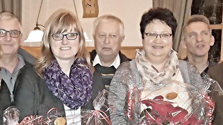Bei der Ehrung der CSU (von links): die Vorsitzende Birgit Finzel, Peter Höhn, Sandra Schramm, Werner Bartelmann, Susanne Bartelmann, Zweiter Vorsitzender Robert Bohla und Ewald Baetz  Foto: Helmut Will