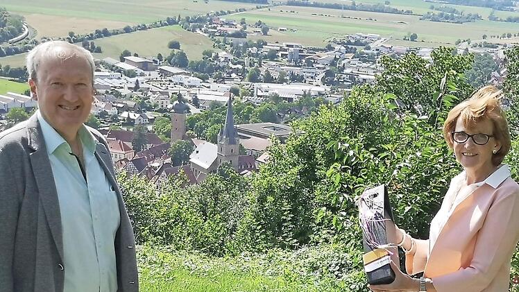 Brigitte Pakosch dankte Dieter Köpf für seinen Einsatz.  Foto: Brigitte Hamm