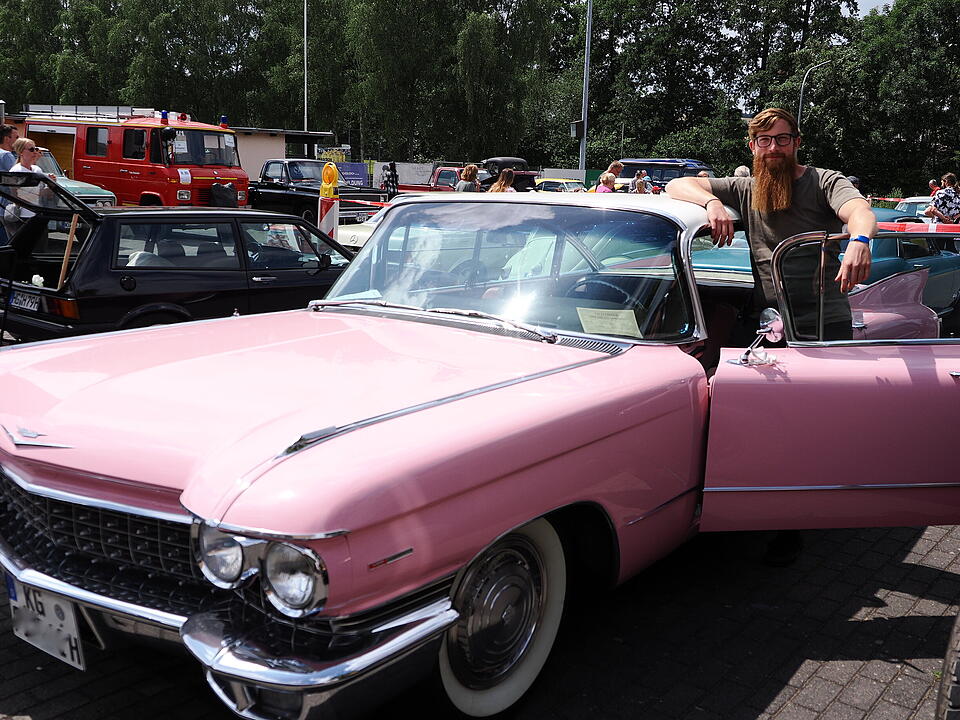 Oldtimer, US Cars, Traktoren und Motorräder.