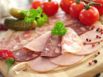 Großer Rückruf von Wurst bei Edeka - "Verletzungs- und Erstickungsgefahr"