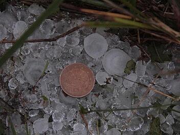 Hagelkörner waren so groß wie ein Cent-Stück.