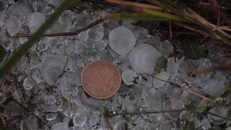 Hagelkörner waren so groß wie ein Cent-Stück.