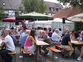 In die "gute Stube" des Weindorfes Ramsthal zieht es auch am Wochenende die Weinliebhaber der Region. Foto: Andreas Lomb
